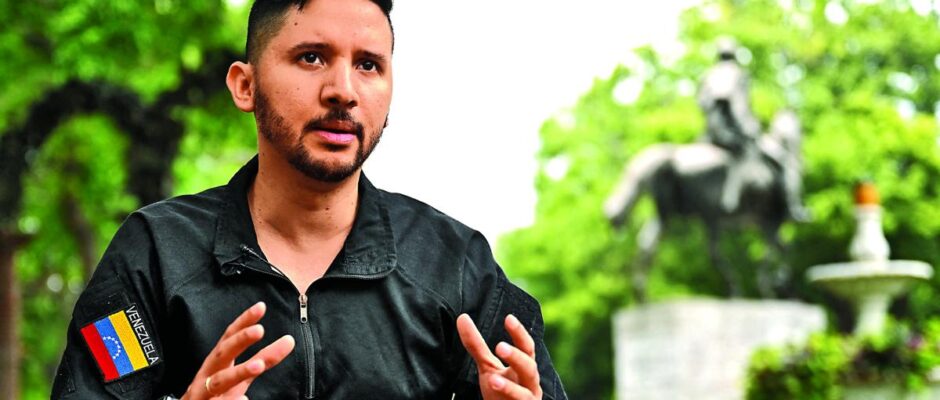 Desertores desean nuevo mando militar en Venezuela; negociarán con presidenta interina