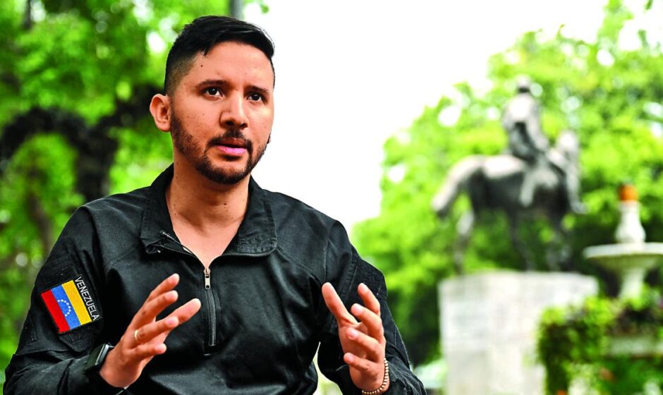 Desertores desean nuevo mando militar en Venezuela; negociarán con presidenta interina