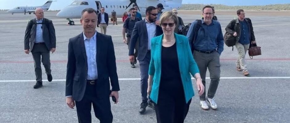 Laura Dogu arriba a Caracas para reabrir misión diplomática de EU