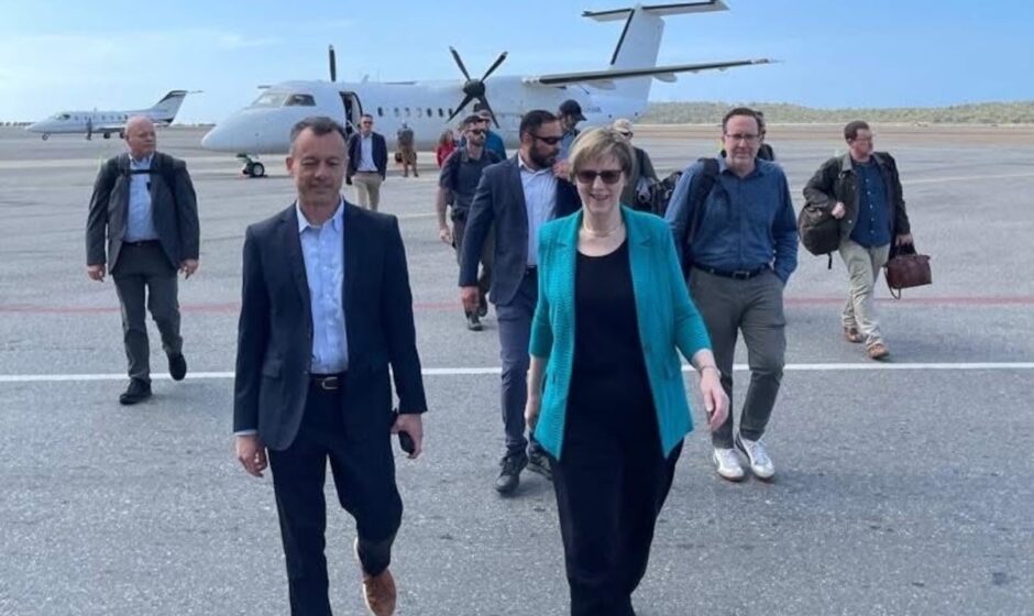Laura Dogu arriba a Caracas para reabrir misión diplomática de EU