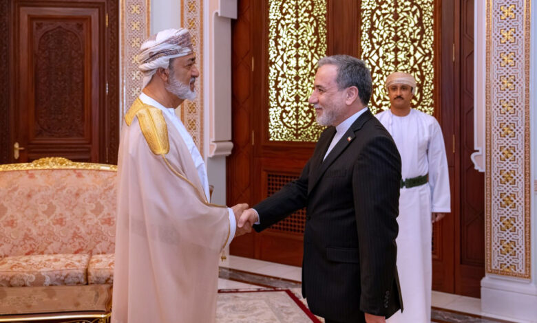 Canciller iraní vuelve brevemente a Pakistán, pero Trump afirma que se puede dialogar por teléfono