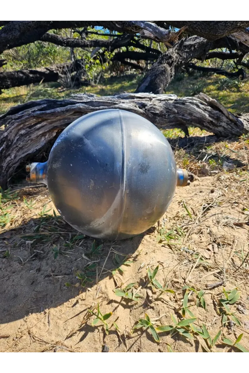 Aparecen seis misteriosas esferas metálicas en playa de Australia