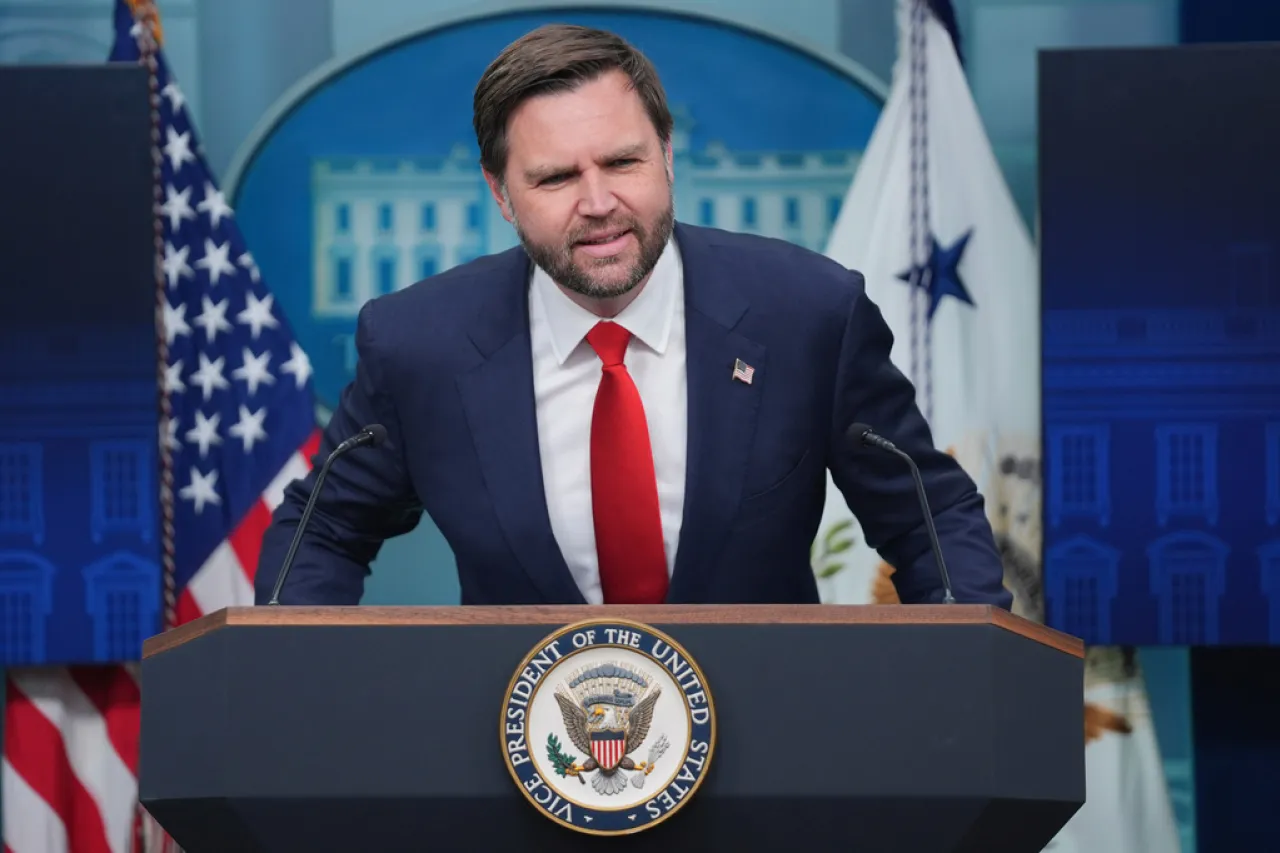 Investiga Servicio Secreto a agente del equipo de JD Vance por filtración