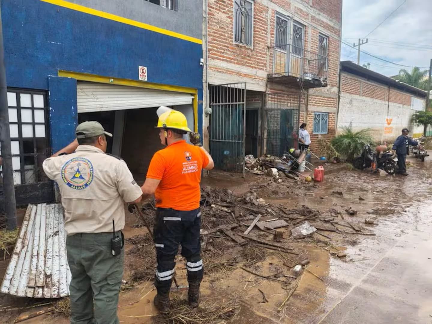 Inundación en Zapotlanejo deja 147 inmuebles afectados; continúan labores de apoyo y limpieza