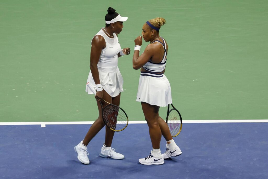 Venus y Serena Williams no pasan de la primera ronda en su regreso a Nueva York