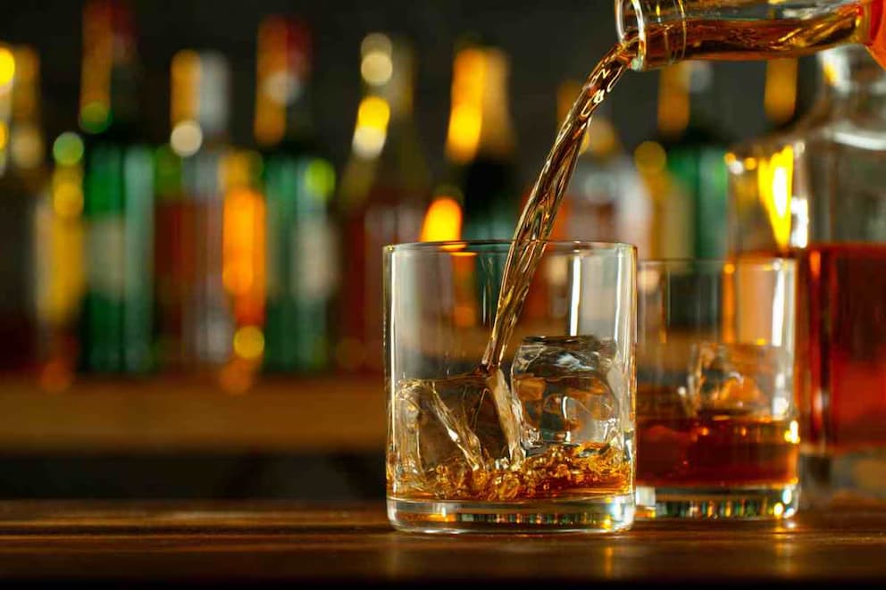 Gobierno no subirá impuesto al alcohol pese a alertas sanitarias por consumo: colectivos acusan retroceso legislativo