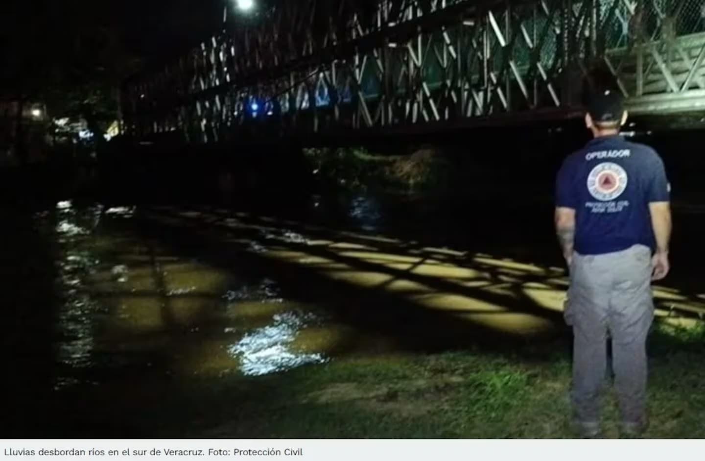 Lluvias desbordan ríos en el sur de Veracruz; habilitan albergue nocturno en el puerto